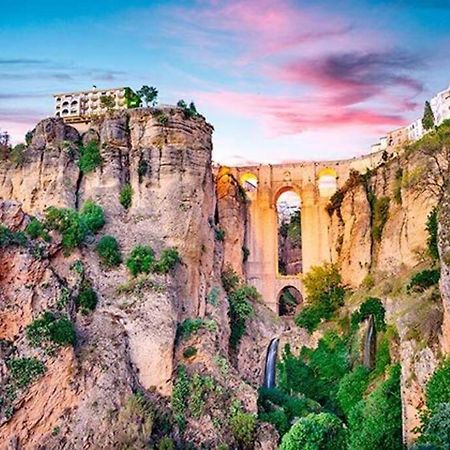 Cuevas del BecerroCasa La Puerta De Rondaアパートメント エクステリア 写真