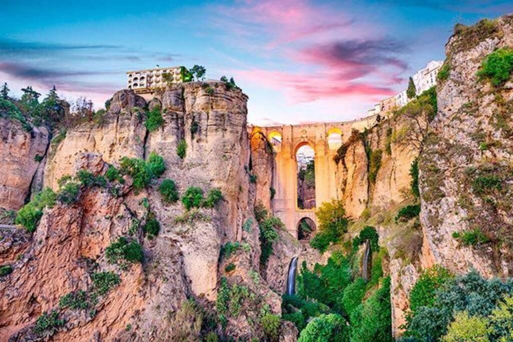 Cuevas del BecerroCasa La Puerta De Rondaアパートメント エクステリア 写真